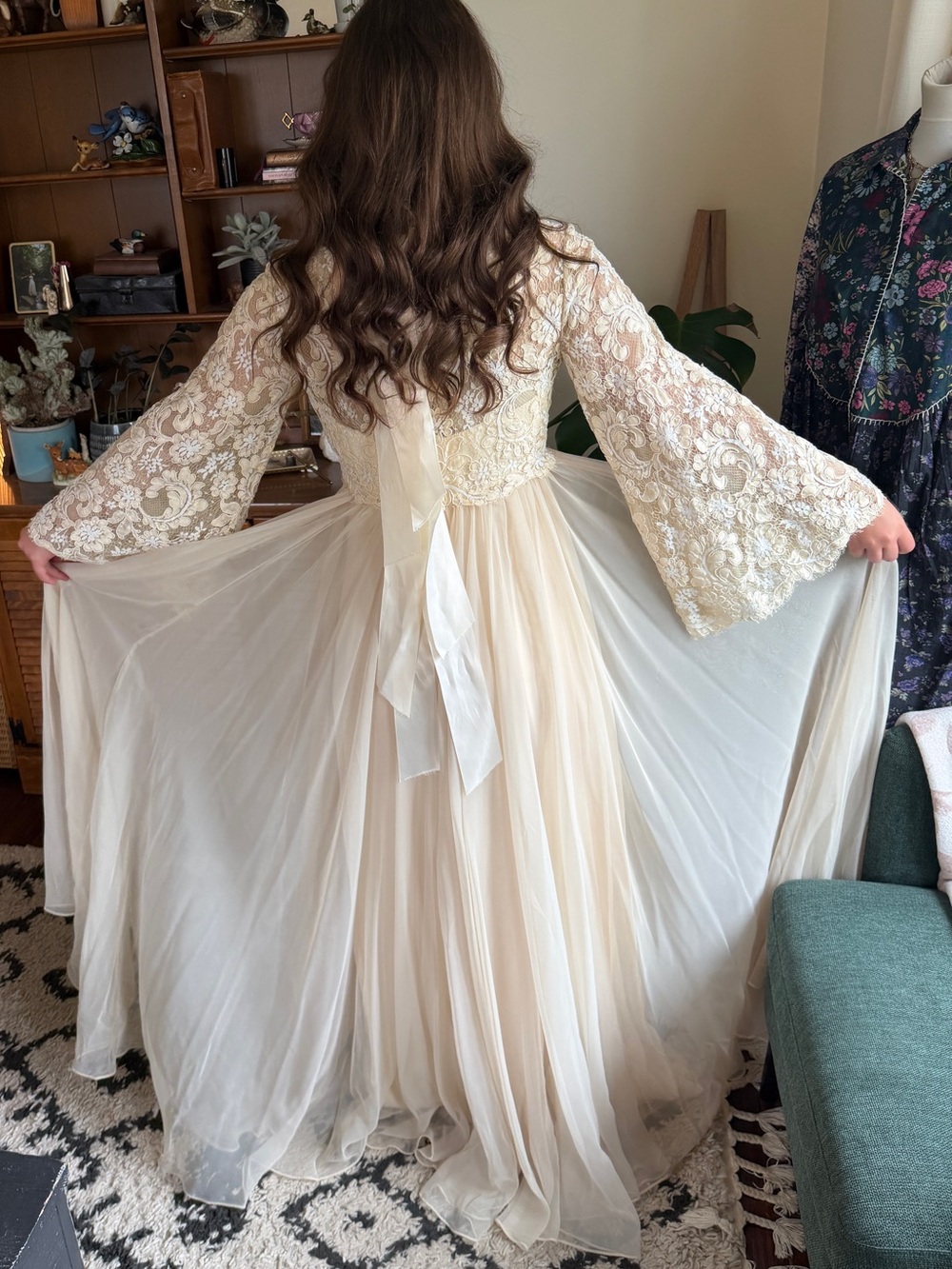 Lord & Taylor Vintage Ivory Lace Flare Chiffon Full Skirt Bow Back Wedding Gown - Picture 10 of 16
